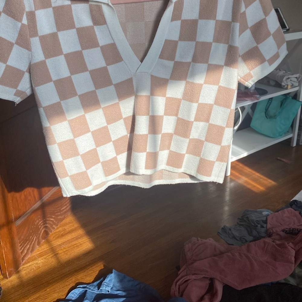 Checkered V-Neck Short Sleeve Top